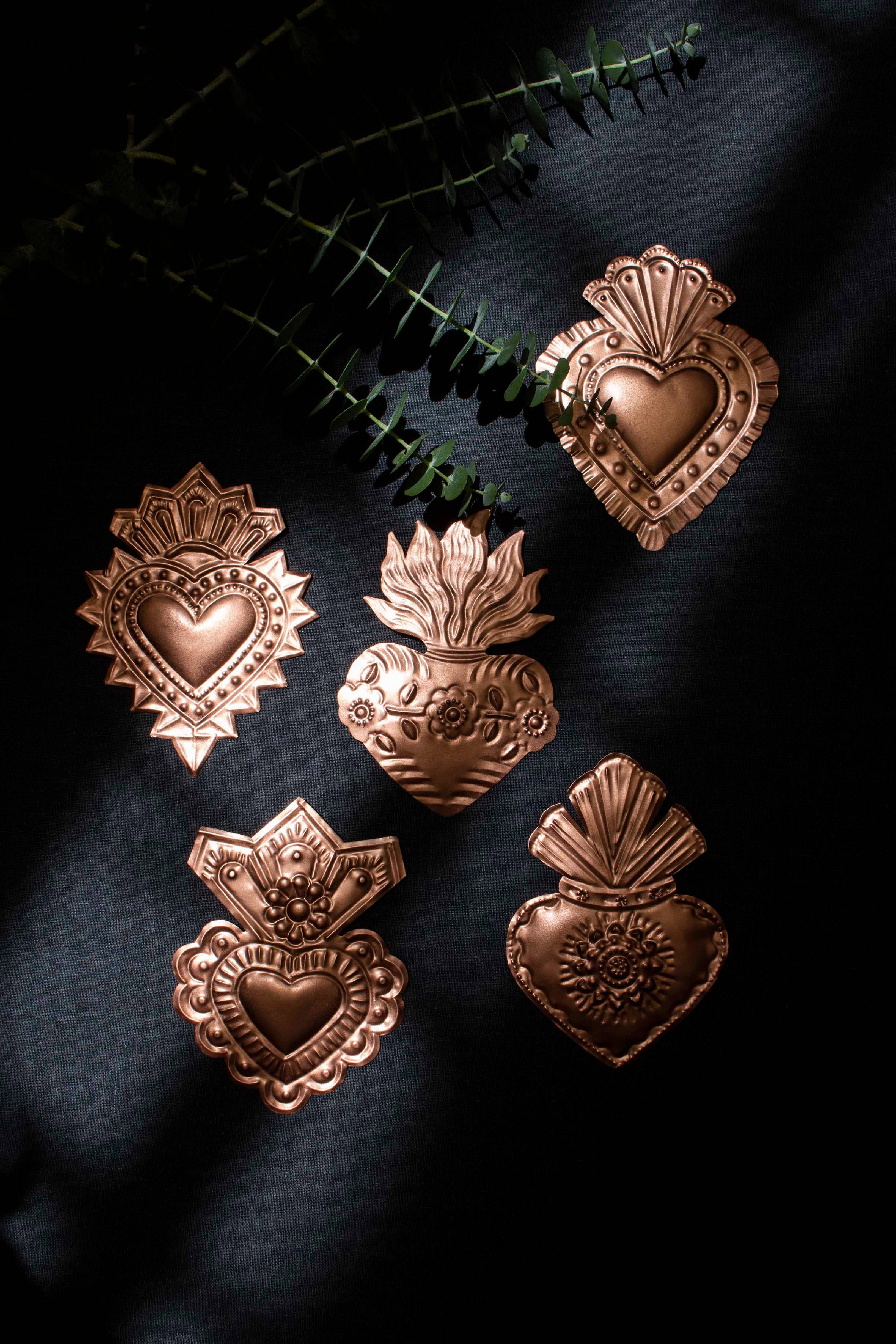 P.I. Project France – Arte de parede dimensional/3D por atacado – Corações sagrados mexicanos - cor bronze - ex-votos milagres