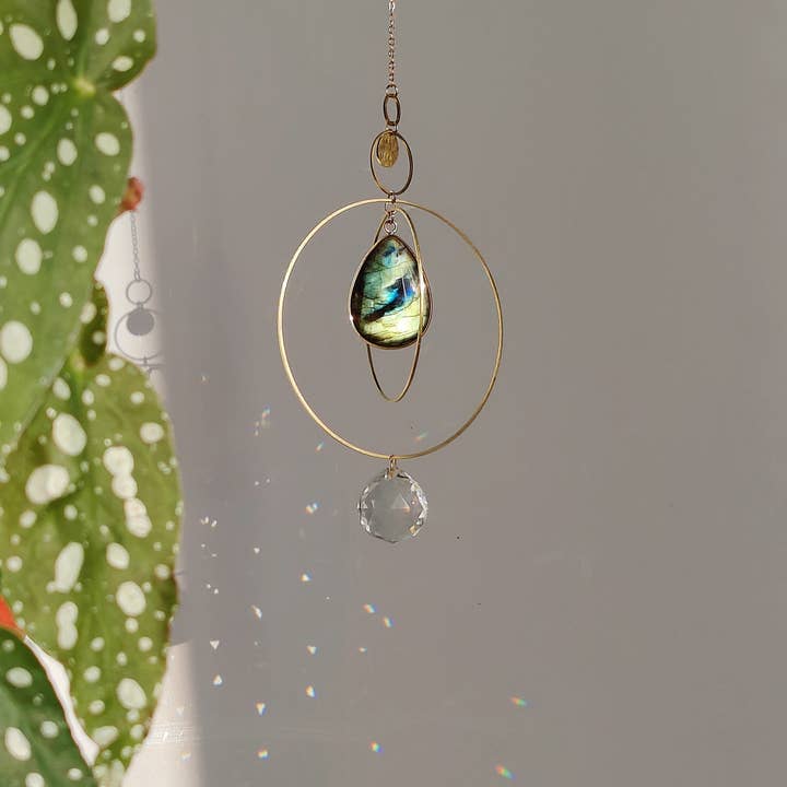 Atelier Intuitive - Wholesale Suncatcher - NOVA • Brass suncatcher, crystal and flash Labradorite