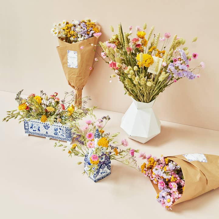 Wildflowers by Floriette – wholesale Dried/pressed flowers – Dried Flowers Letterbox DIY Tulip Vase - Delft Blue