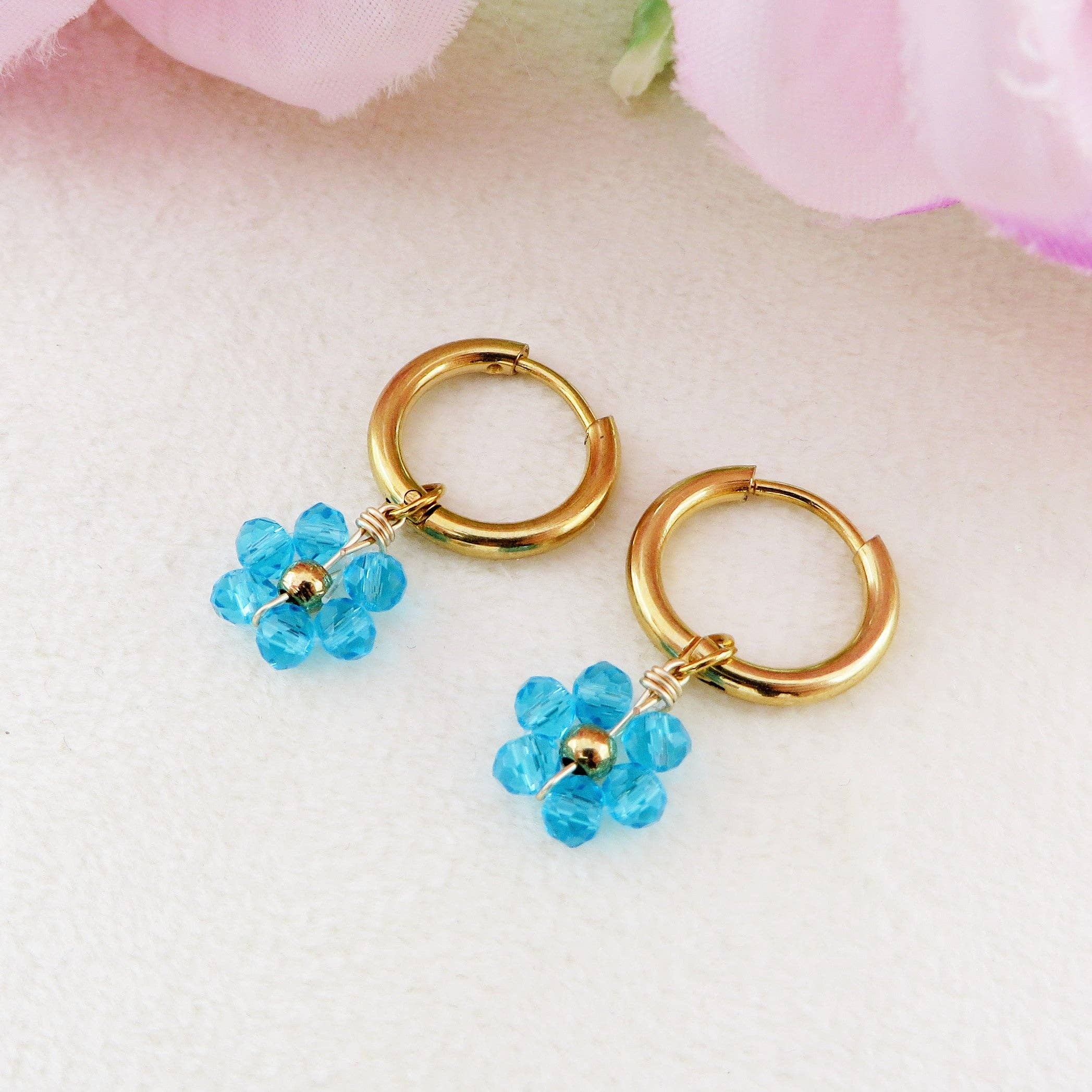Daemon srls - Wholesale Dangle Earrings - DAISY ~ ACCIAIO INOSSIDABILE Orecchini mini hoops con fiori e cristalli6