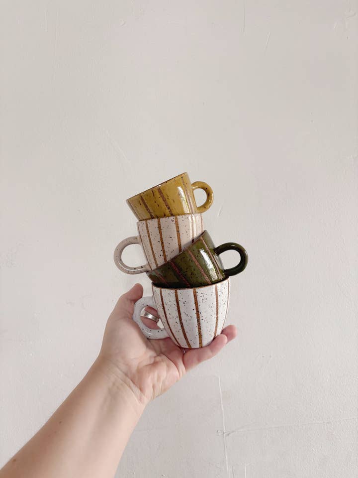 Ensemble de tasses à espresso pour la vente par Gin Pottery
