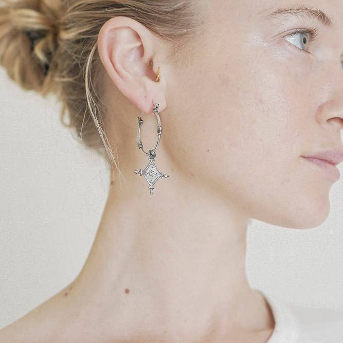 Nakila Collective - Vente Créoles - Petit cerceau Imani en laiton blanc2