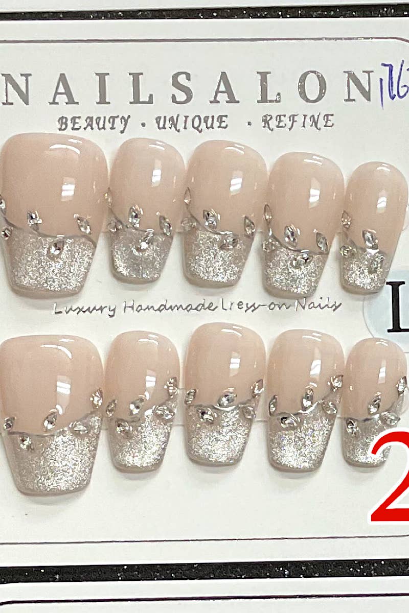 Kids Charm Online - Vente Faux ongles/vernis en patch - APPUYEZ SUR LES ONGLES DES FEMMES EN ACRYLIQUE.6