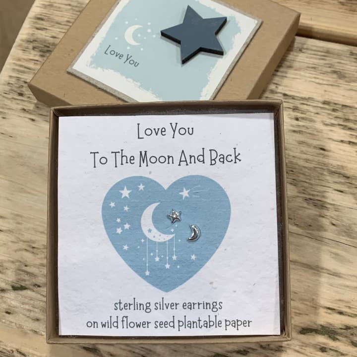 Boxade Sterling Silver Love You To the Moon & Back örhängen för wholesale av Ginger & Roo