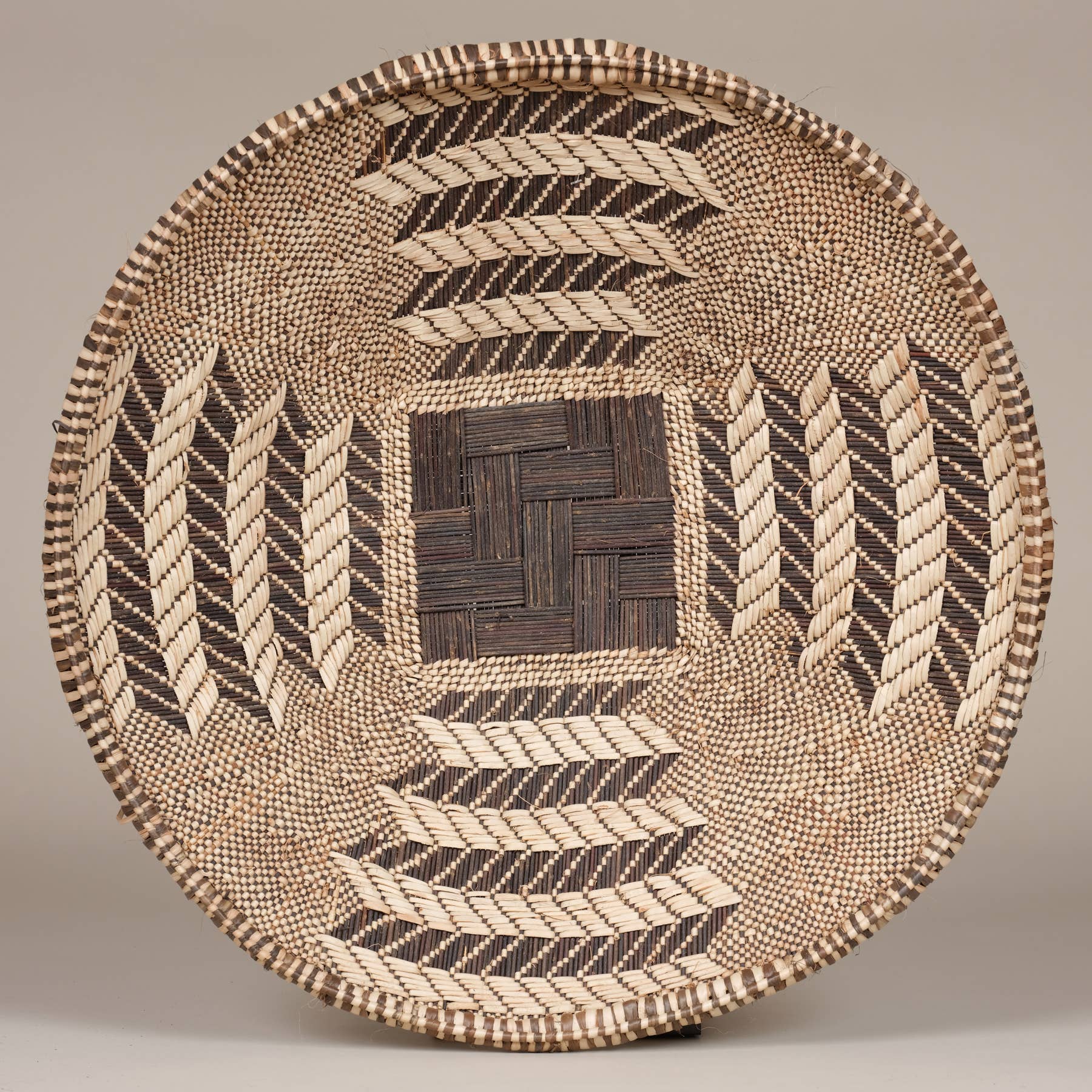 AS'ART a sense of crafts - Wholesale Basket - Winnowing Baskets, Zambia, diam. 54-63 cm2