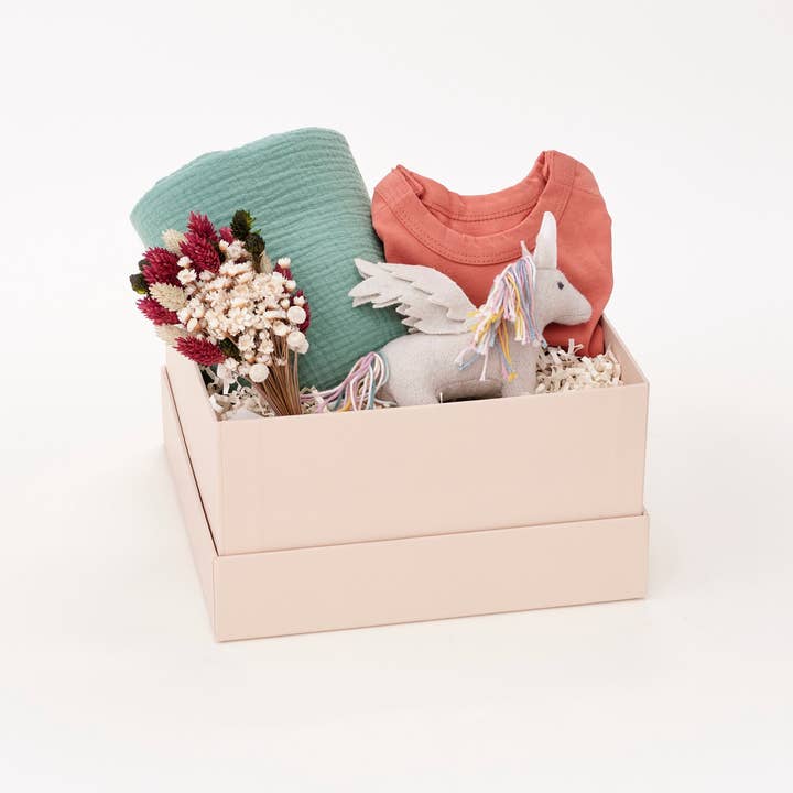 Petite boîte cadeau pour bébé pour la vente par Valleybrink Road