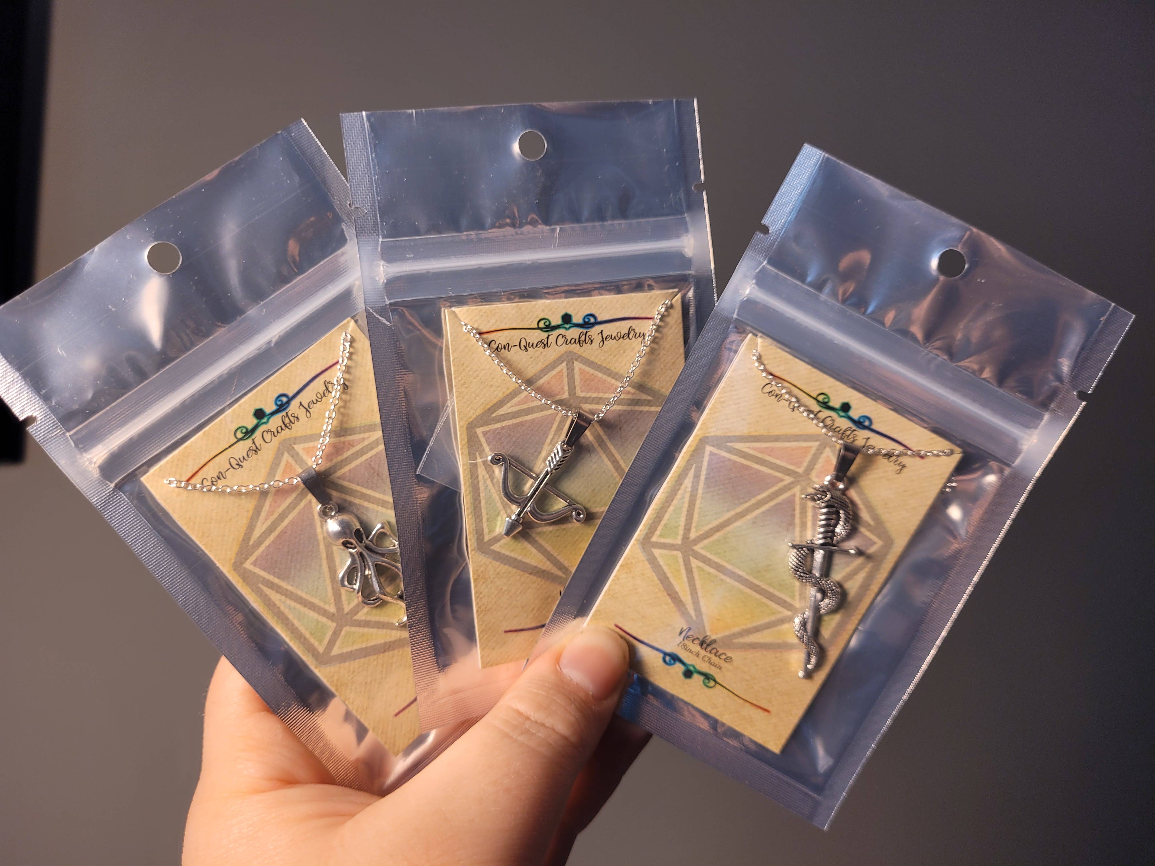 Con-Quest Crafts - Vente Boucles d'oreilles pendantes - Boucles d’oreilles et colliers à thème fantasy, gothique, RPG et gaming23