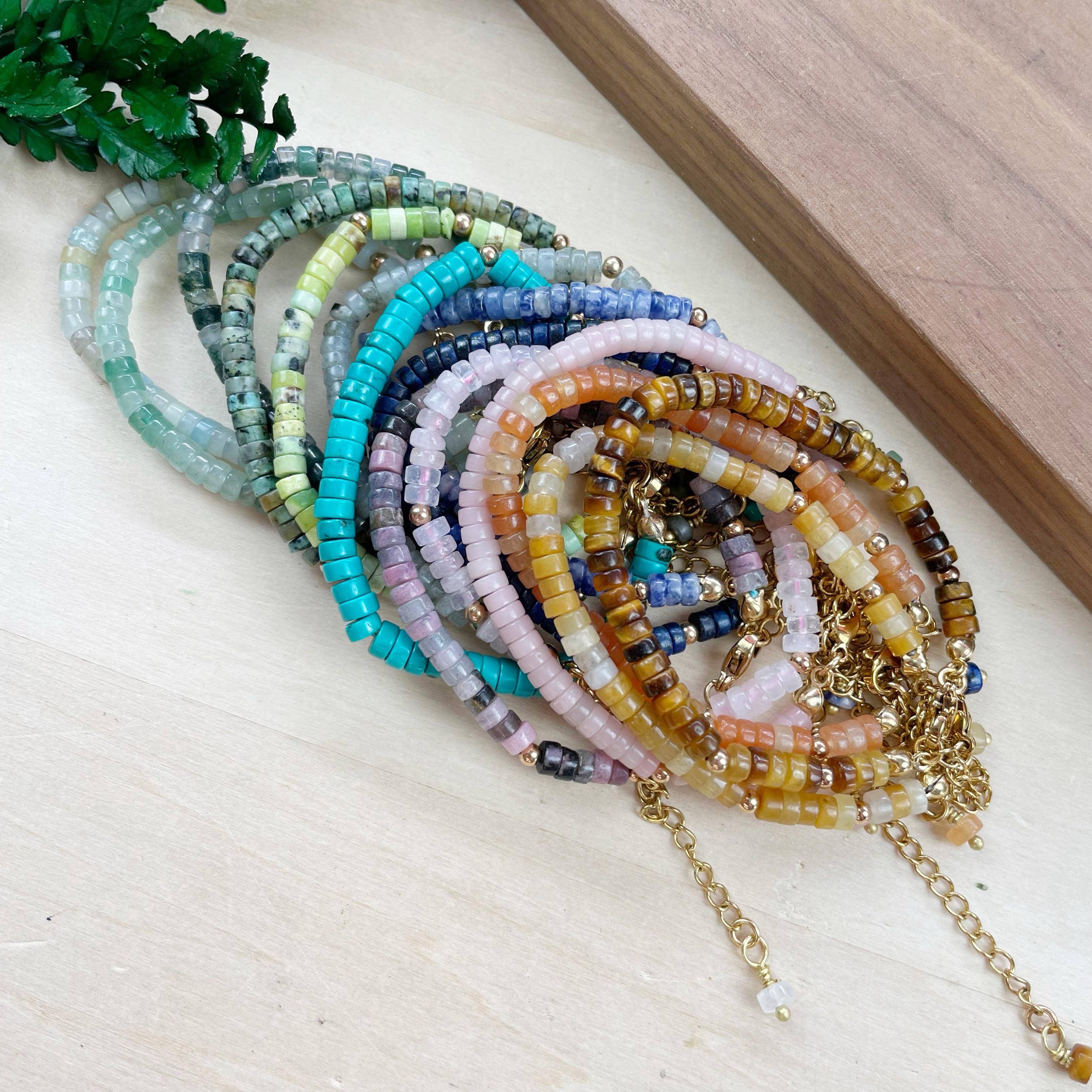 Ewelina Pas Jewelry – Engroshandel Perlearmbånd – Litae armbånd - delikat armbånd med ædelstensperler16