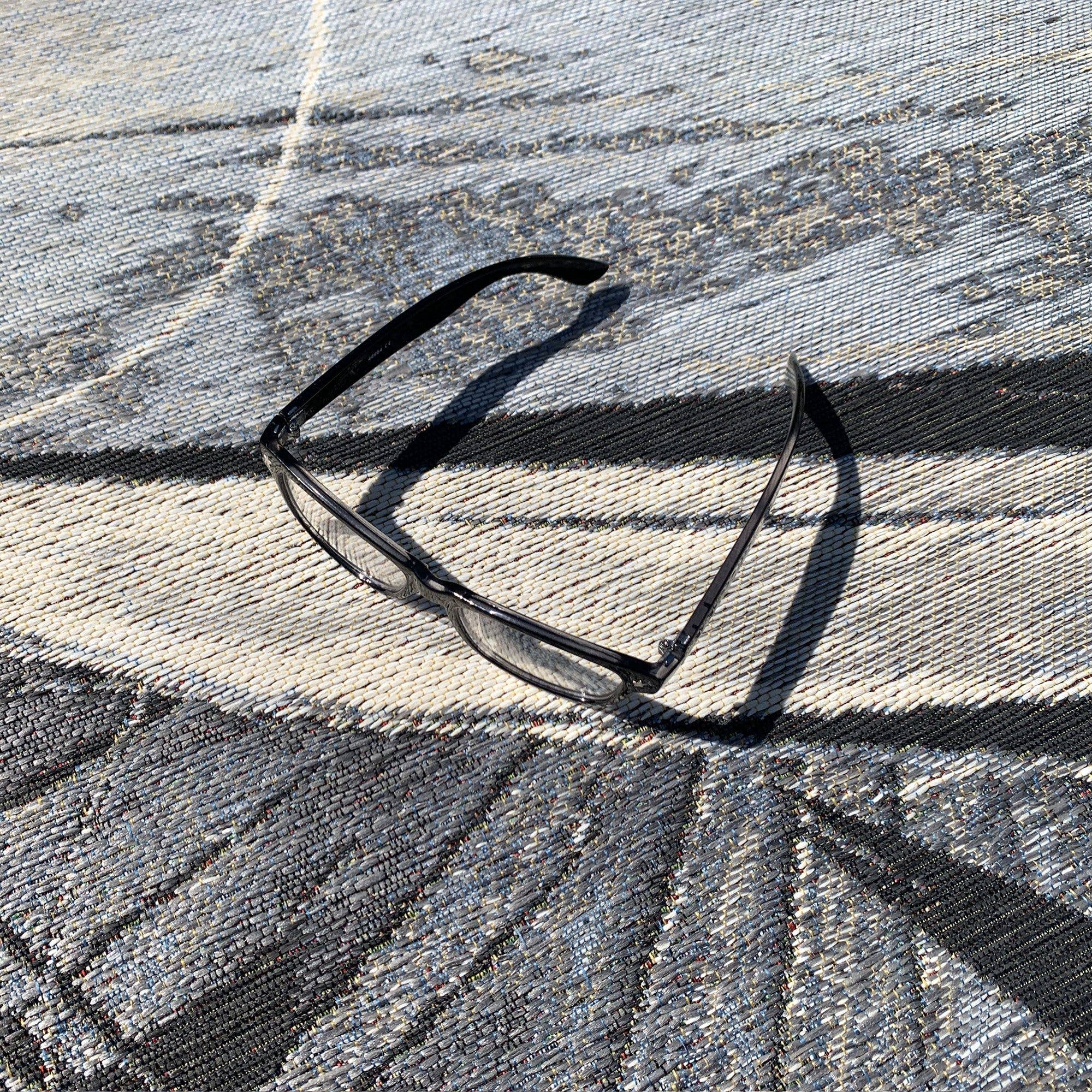 Grey BACAO Polypropylene Outdoor Rug for wholesale on Faire5