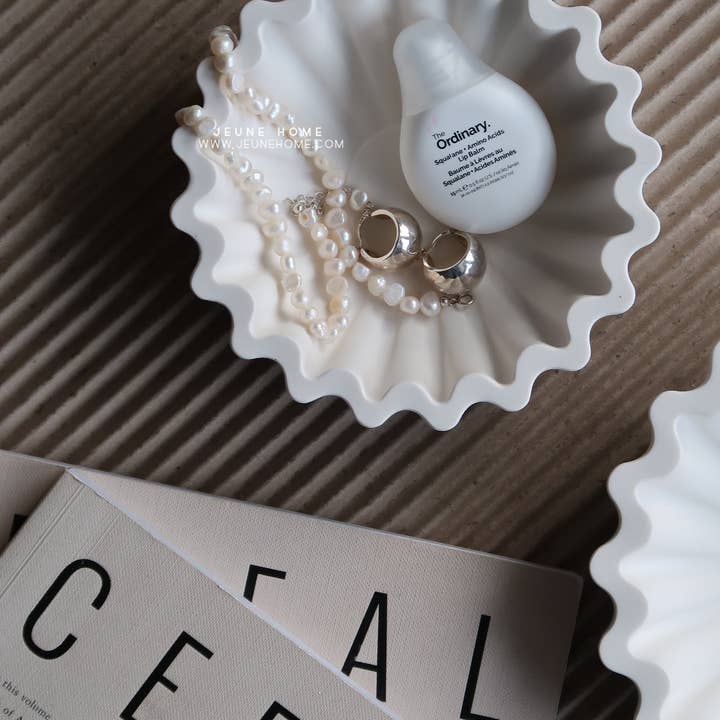 Jeune Home - Wholesale Decorative Tray - Scalloped ruffle wavy bowl - Elegant Trinket & Key Holder4