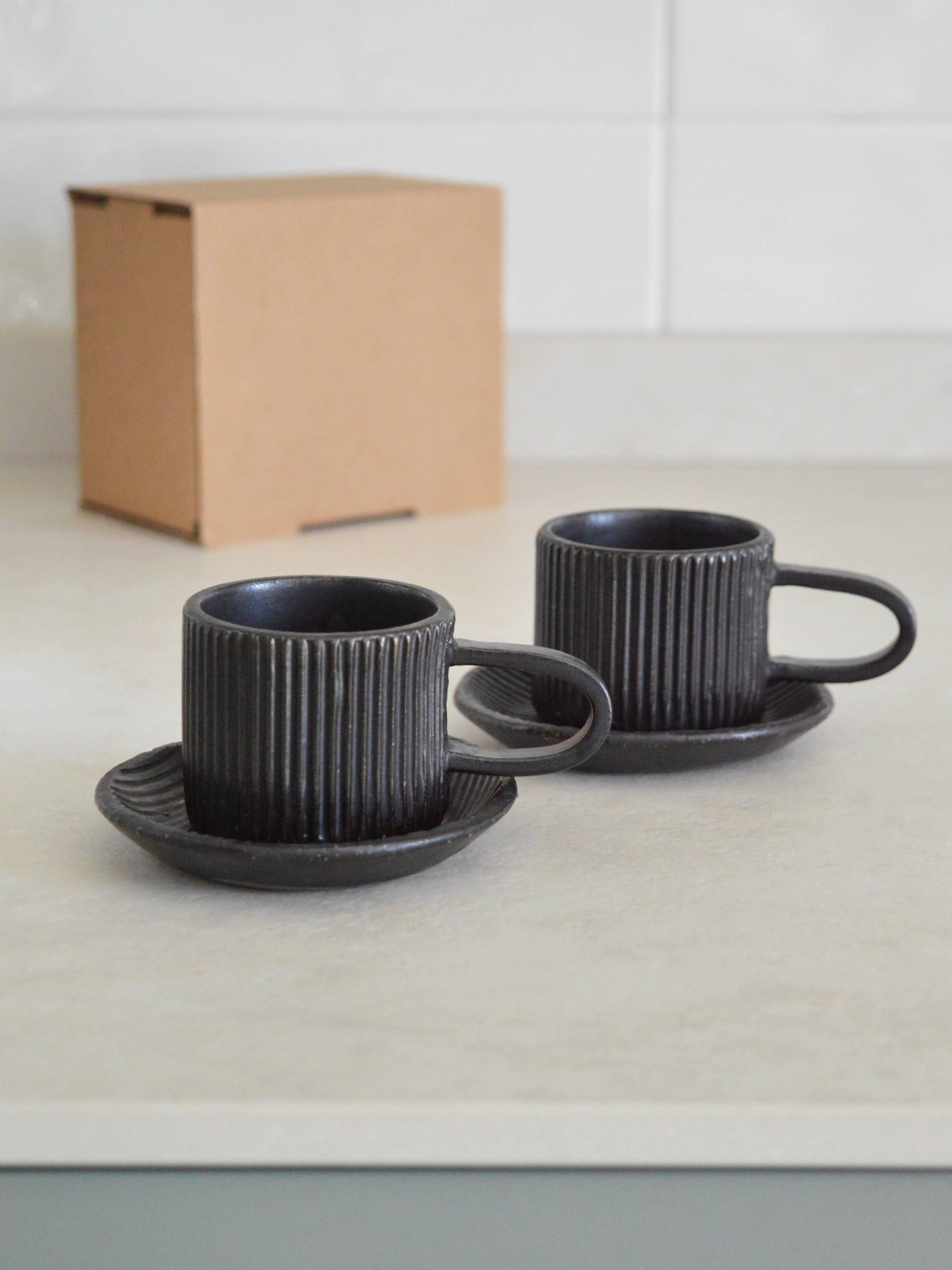 Karolina Bednorz Ceramics - Venta al por mayor Taza de café/té - Set de taza y plato de espresso Millerighe - Caja de regalo para dos3