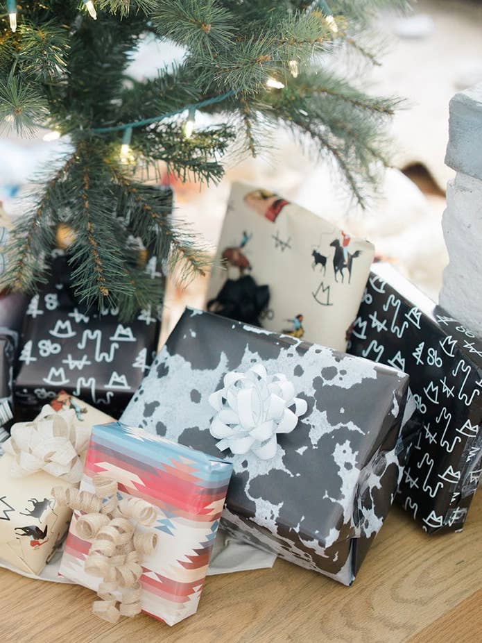 Papier d'emballage en cuir de vache noir pour la vente par The Front Porch Label