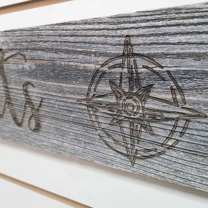 Rockin'Wood - Vente Pancarte - Panneau « Adventure Awaits » avec motif gravé4