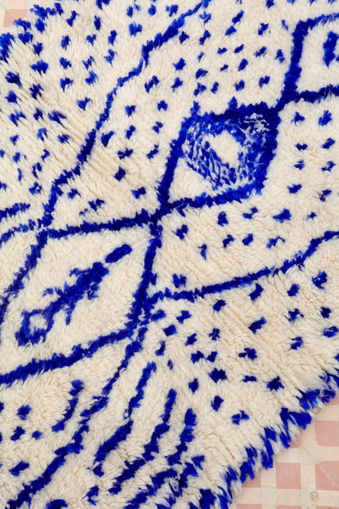 Néda - Wholesale Area Rug - Colorful Berber Rug Azilal White Klein Blue Patterns - 165 x 98 cm5