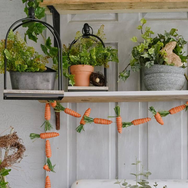 Påskeguirlande med juteindpakkede gulerødder for engroshandel hos Factory Direct Craft