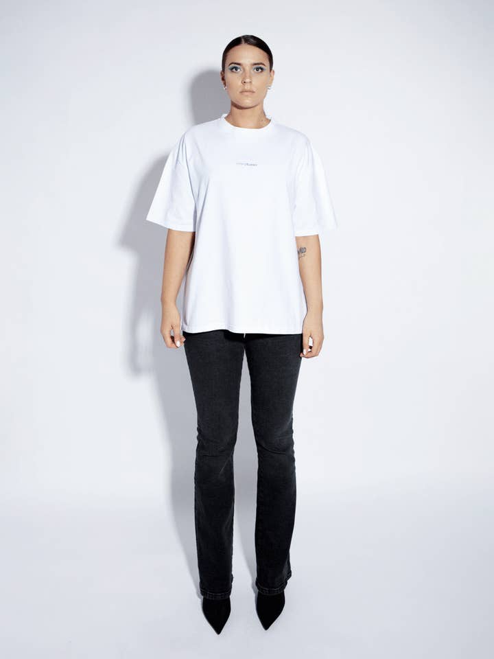 MARATUSSO DONKERBLAUW LOGO, WIT OVERSIZED T-SHIRT voor wholesale door MARATUSSO