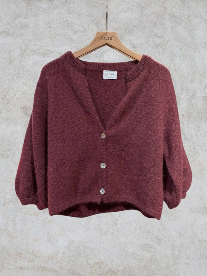 3/4 mouw gebreid vest met knopen in 19% angora voor wholesale door NAÏS PARIS