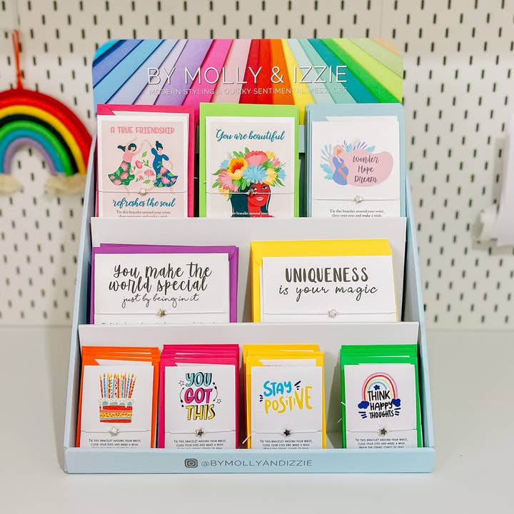 PRÉSENTOIR DE BRACELET À SOUHAITS MIXTES ENTIÈREMENT CHARGÉ pour la vente par by Molly&Izzie