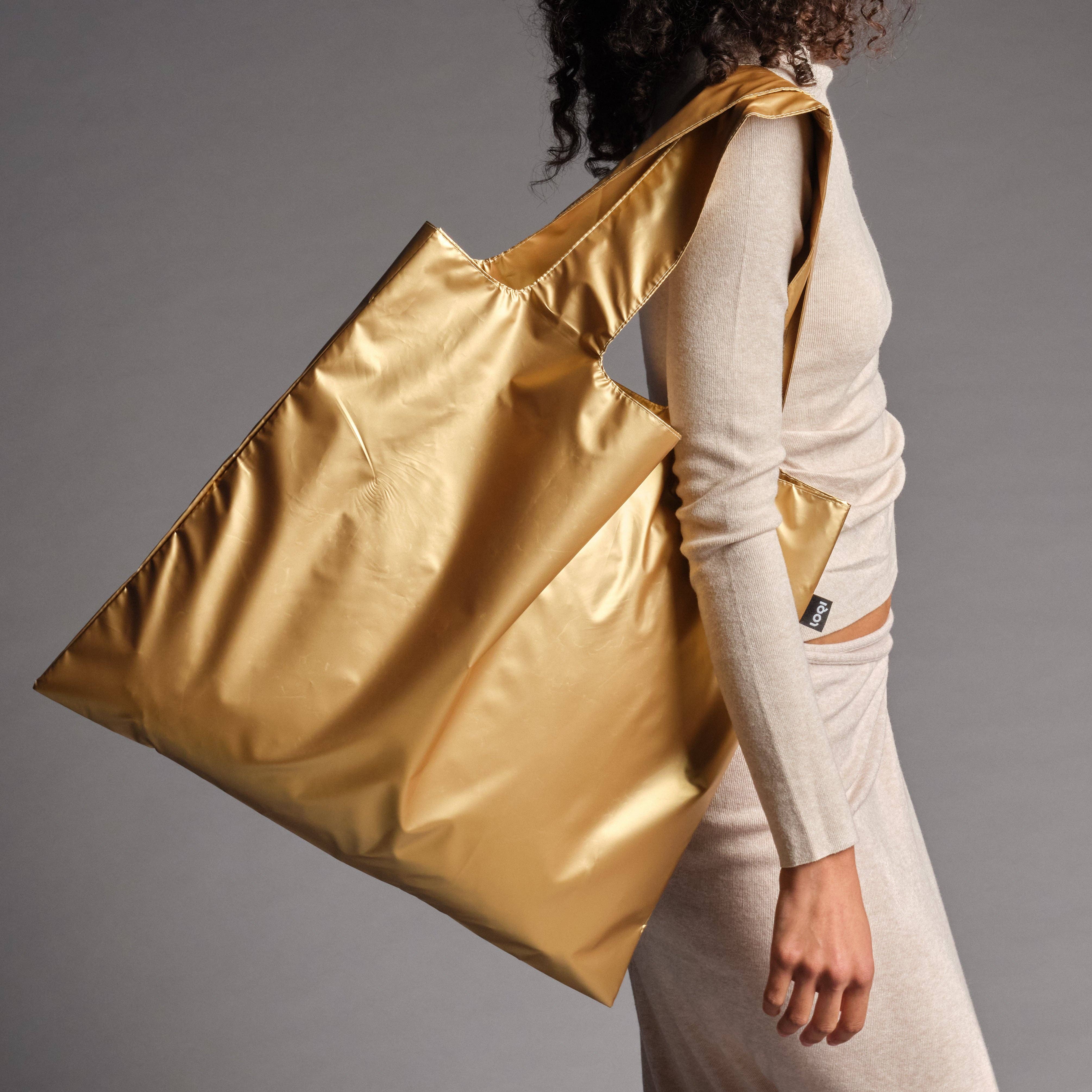 LOQI – Großhandel Tragetasche – Unisex – Metallic goldene Tasche mit Reißverschlusstasche2