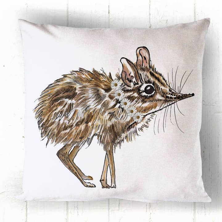 Housse de coussin en coton Shrew pour la vente par Wild Whiskers