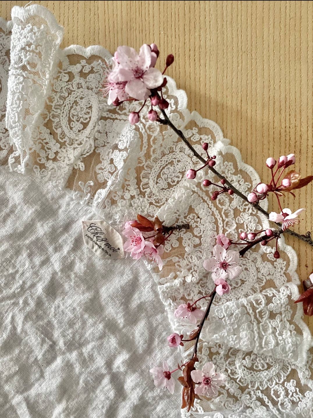 Chez Moi – wholesale Placemat – Set of 2 Corinthian Frame Placemats1