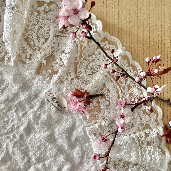 Chez Moi – wholesale Placemat – Set of 2 Corinthian Frame Placemats1