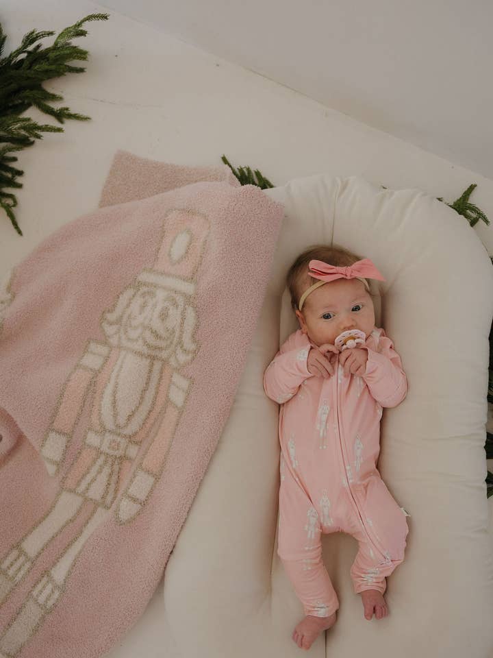Bambus Zip Pyjamas | Nøddeknækker for engroshandel hos Forever French Baby