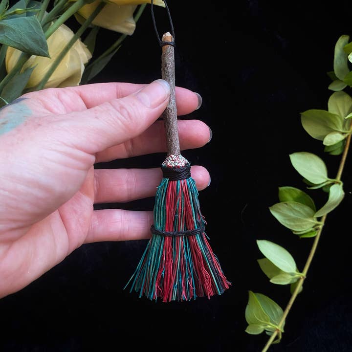 Keven Craft Rituals LLC - Wholesale Broom - Miniature Besom/Sweeper Broom or Hand Brooms -3-5" Tampico -(functional or as an ornament)5
