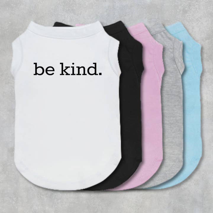 Chemise pour chien Be Kind pour la vente par The Honest Dog Company