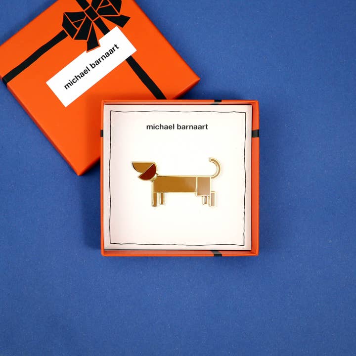 Dachshund brown brooch (numbered) for wholesale by Michael Barnaart