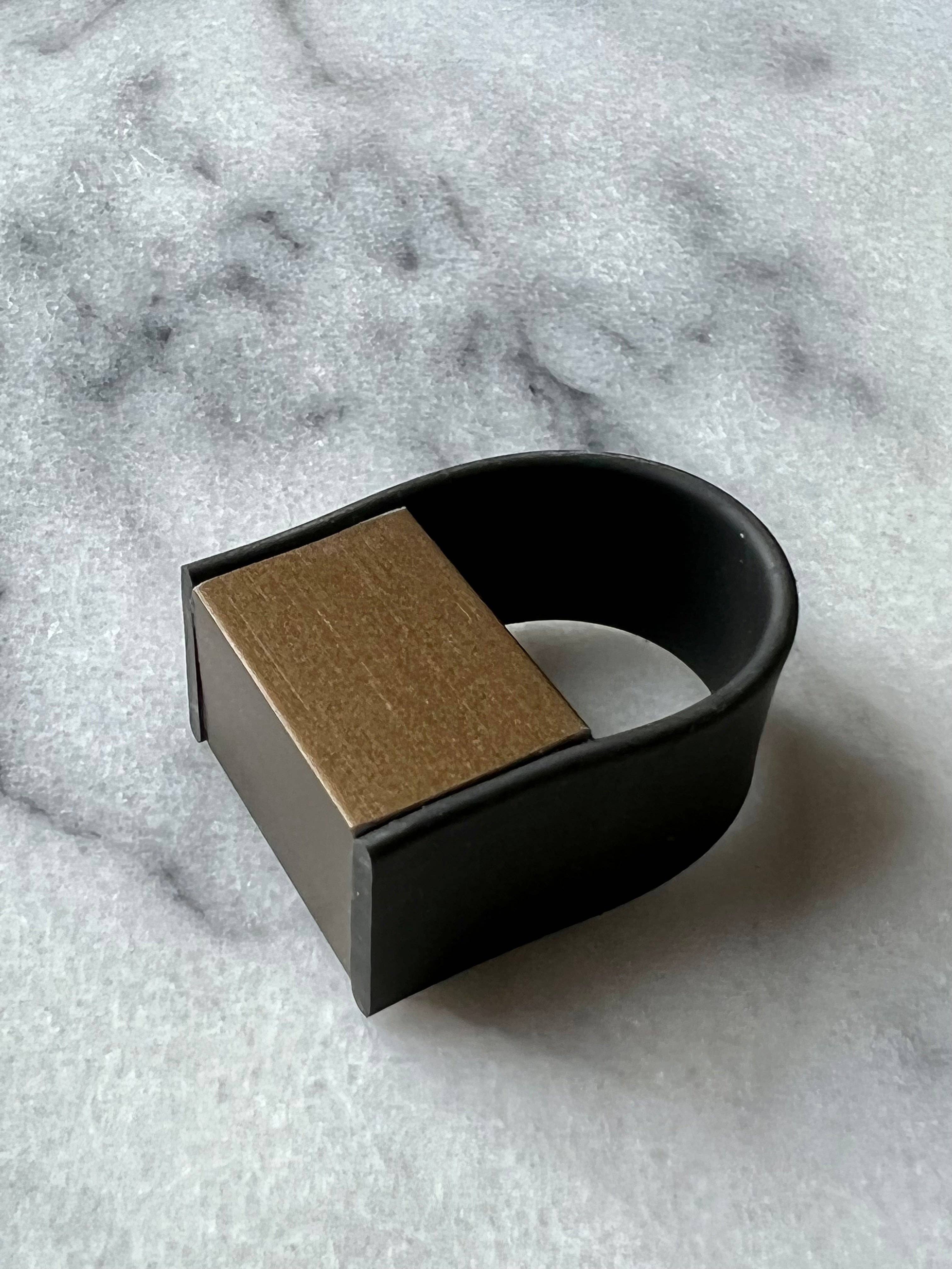 Maison Numero 12 – Großhandel Cocktail-/Statement-Ring – RASA Ring aus Aluminium und Gummi12