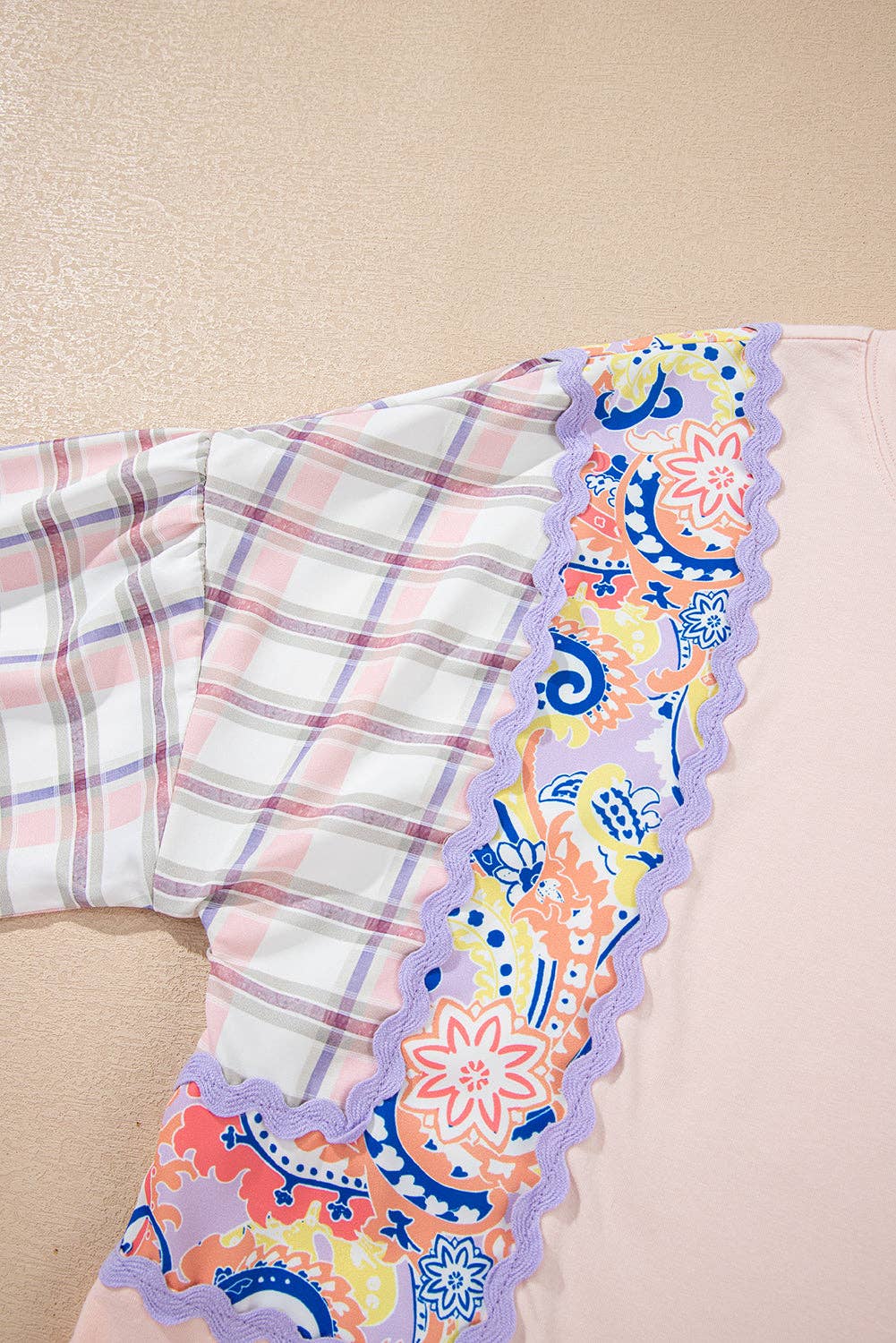 Delikatesse Delikatesse Ricrac-Besatz Blumen-Karo-Patchwork-Puffärmel-Bluse für den Großhandel auf Faire7