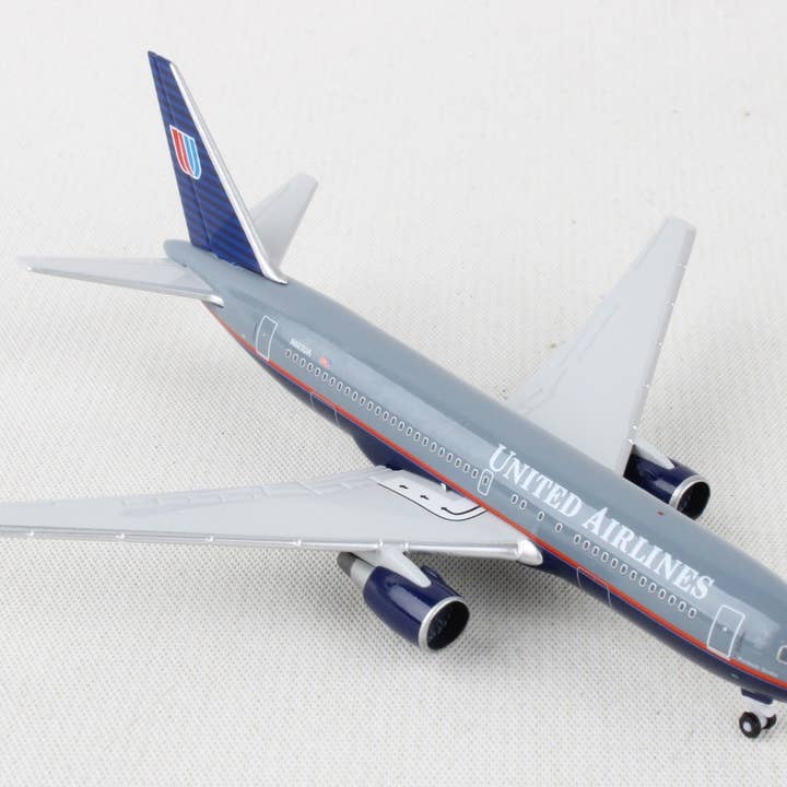 HERPA UNITED 767-200 1/500 BATTLESHIP LIVERY (**) for wholesale by Daron Worldwide Trading