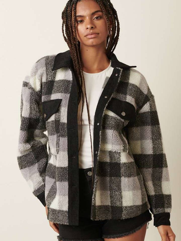 KARIERTER TEDDY-ARMREIF AUS KUNSTFELL für den Großhandel von mittoshop