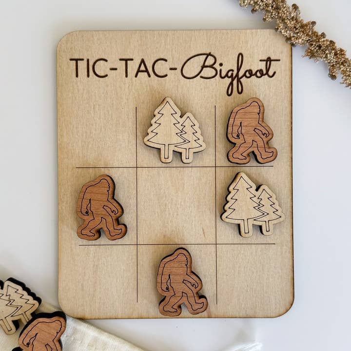 Bigfoot Mini Tic-Tac-Toe-spil - Sasquatch-gave for engroshandel hos Birch House Games & Gifts