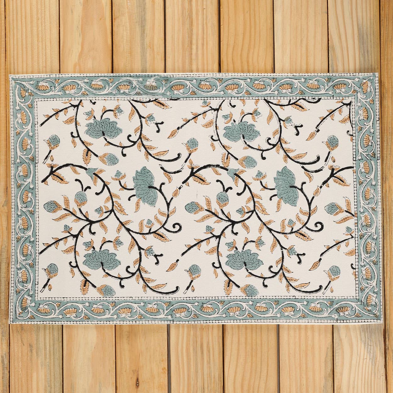 Sevya Handmade – Engroshandel Dækkeserviet – Sølvfarvede blomster-bordskånere, sæt med 63