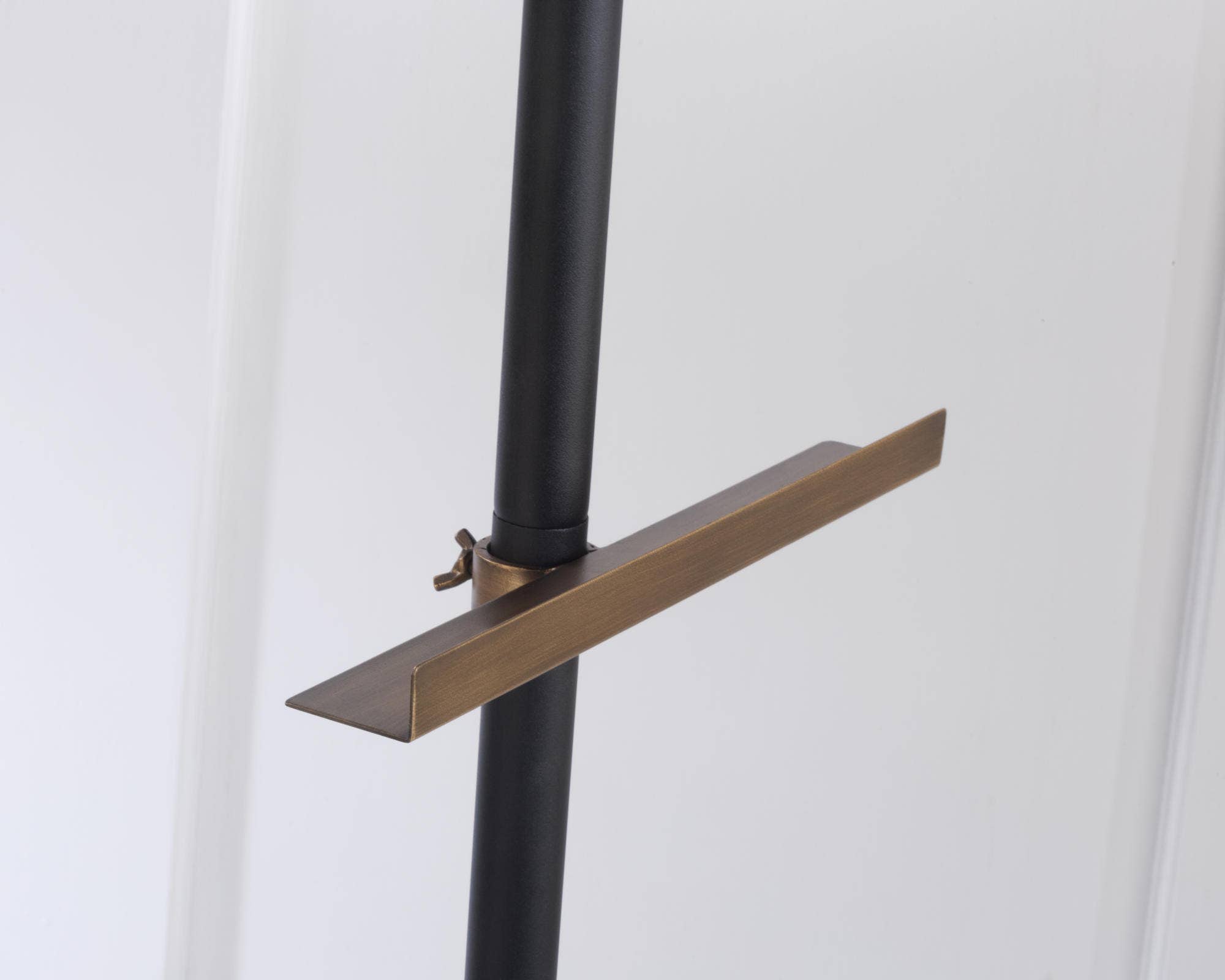 Tripar International - Vendita all'ingrosso Cavalletti - Cavalletto da Pavimento Moderno in Metallo con Bracci Regolabili4