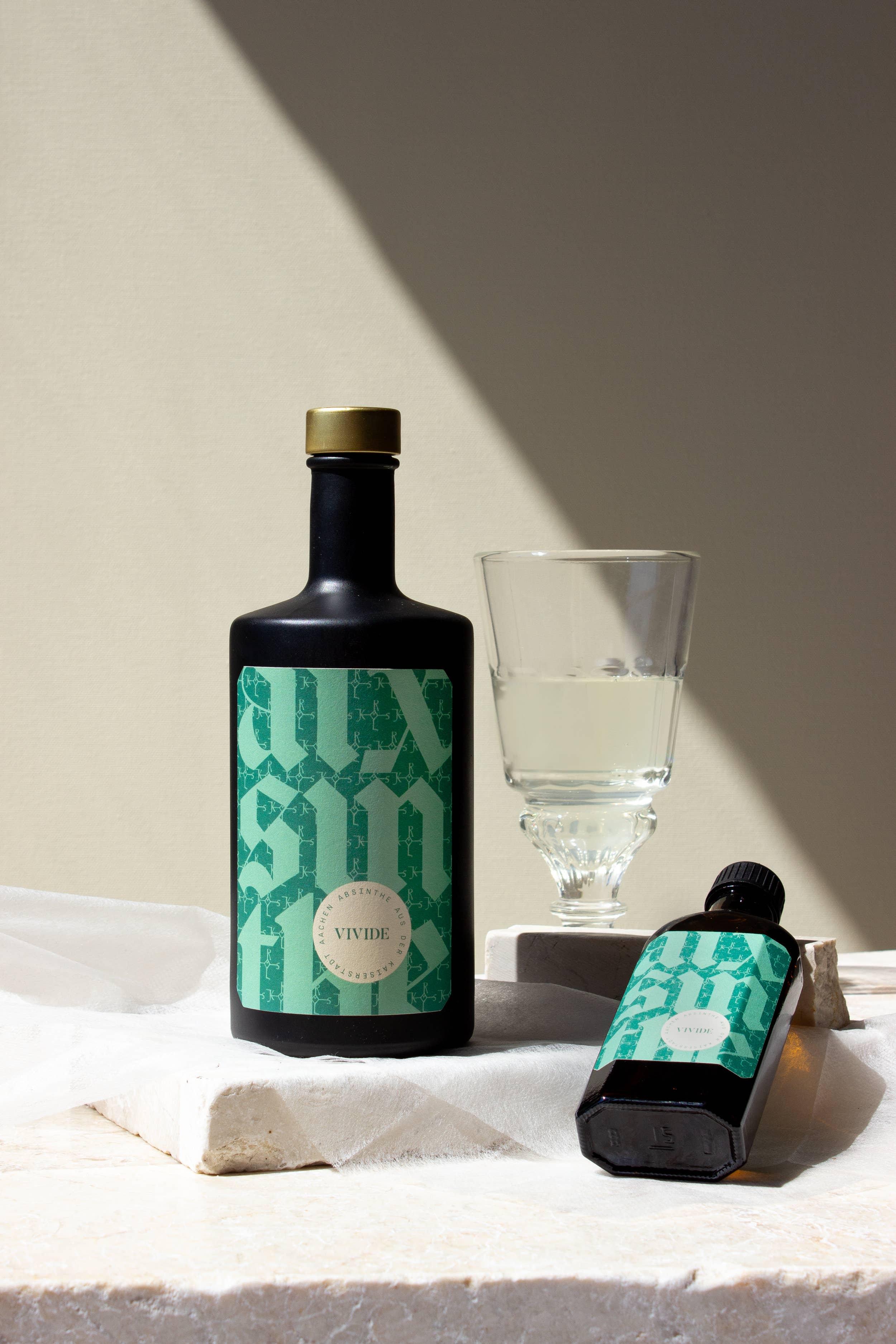 Aixsinthe - Wholesale Gin - Aixsinthe Vivide3