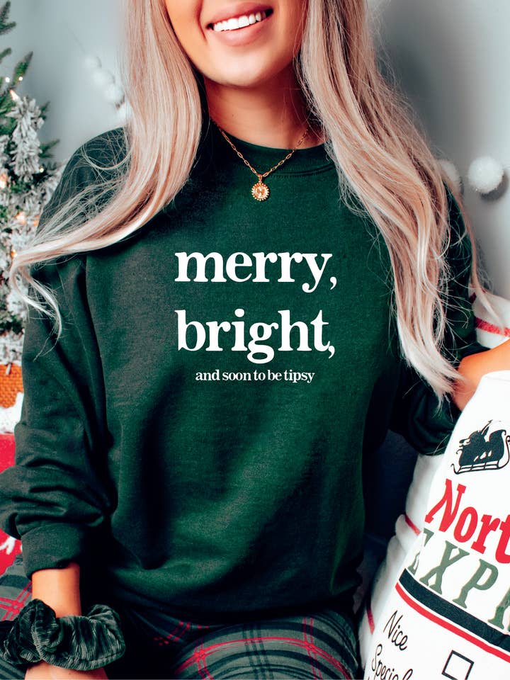 Pull classique à col rond Merry, Bright & Soon To Be Tipsy pour la vente par Blonde Ambition Apparel & Designs