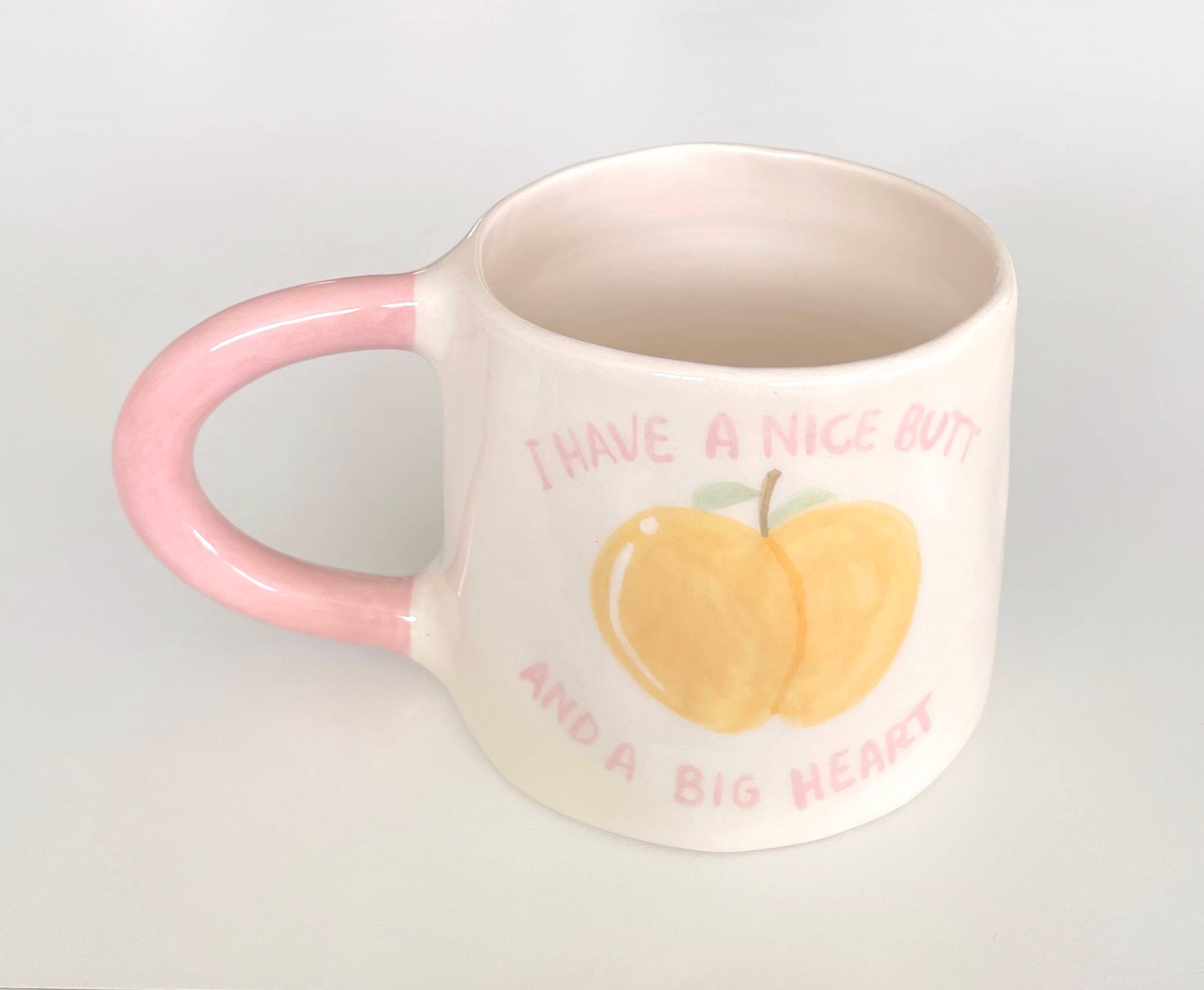 Pipa and Happy – Engroshandel Kaffekrus – Butty Krus – Håndlavet Keramikkop med Ferskendesign (300 ml)