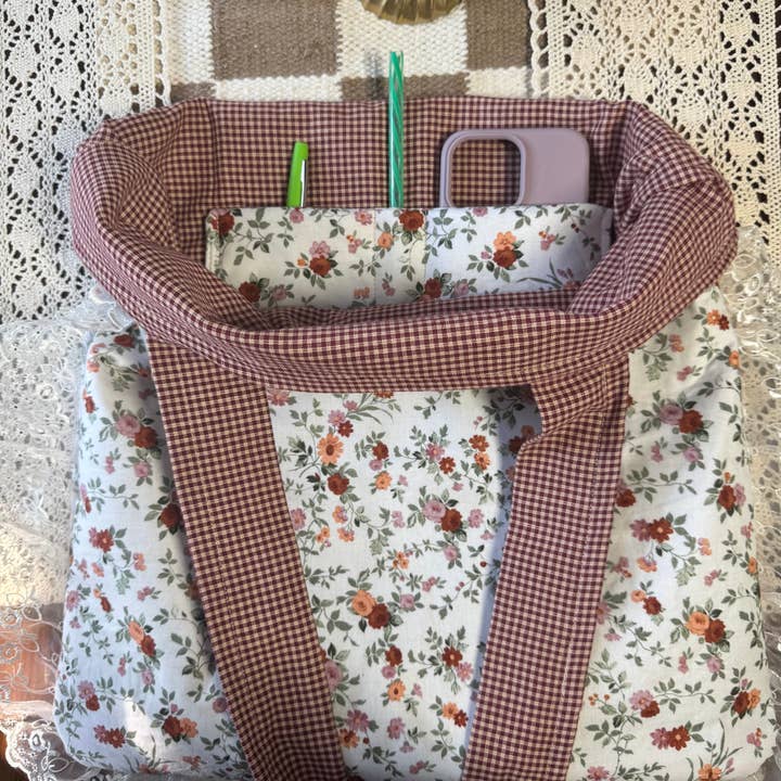 Hannah Tyme Designs - Wholesale Tote Bag - Women's - Ruffle Tote in Secret Rose Garden6