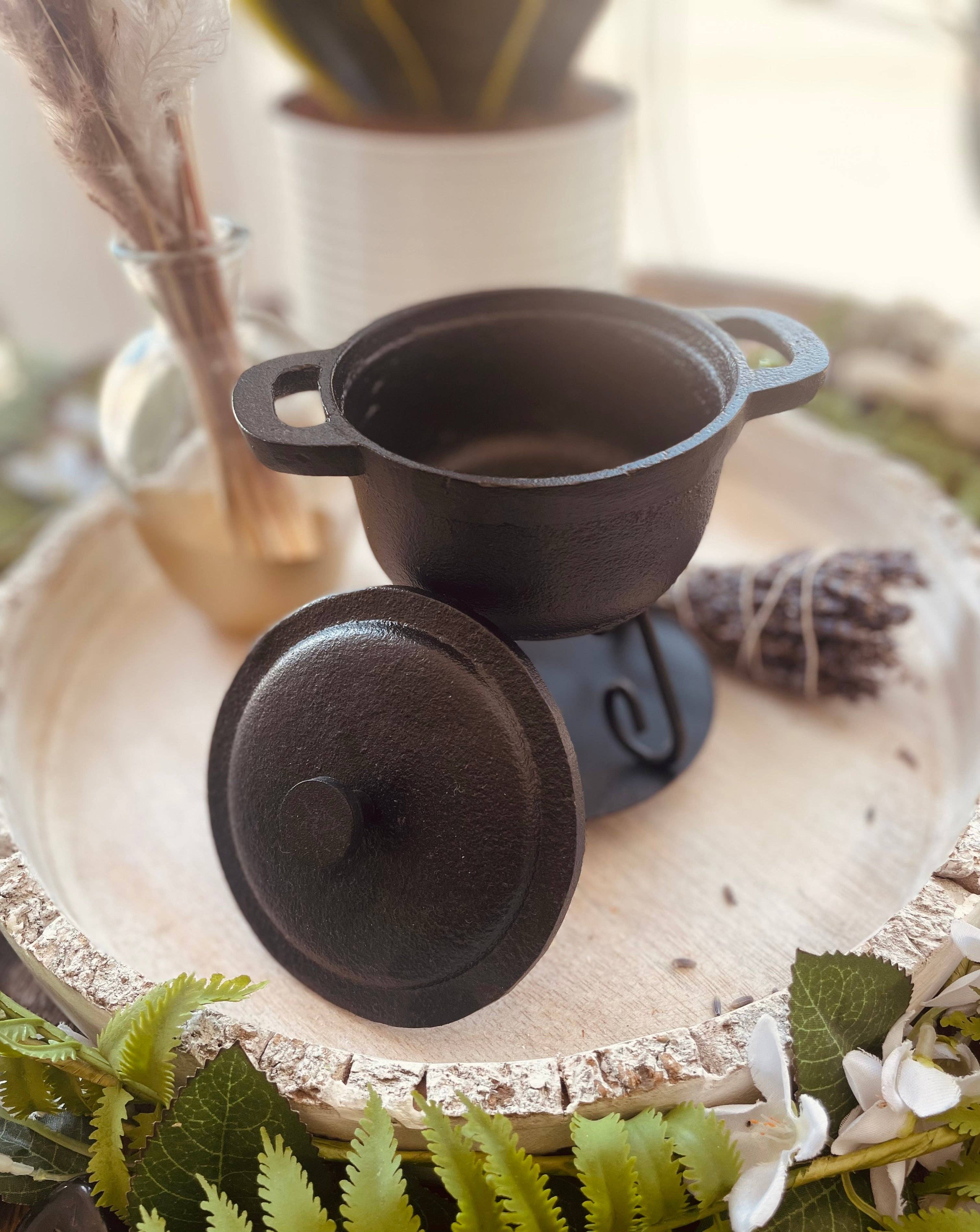 Sage & Stone Apothecary – wholesale Cooking pot – Cast Iron Simmer Pot1