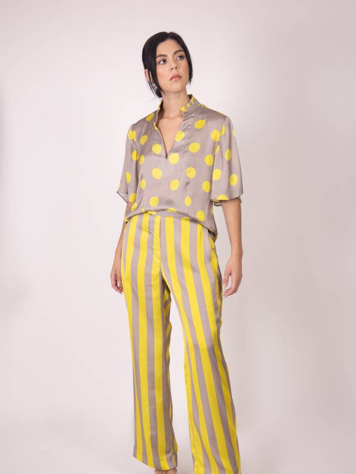 Martha Sevcik – Engroshandel Bukser - Dame – Silke Bukser - Lodret Grå og Gul Striber0