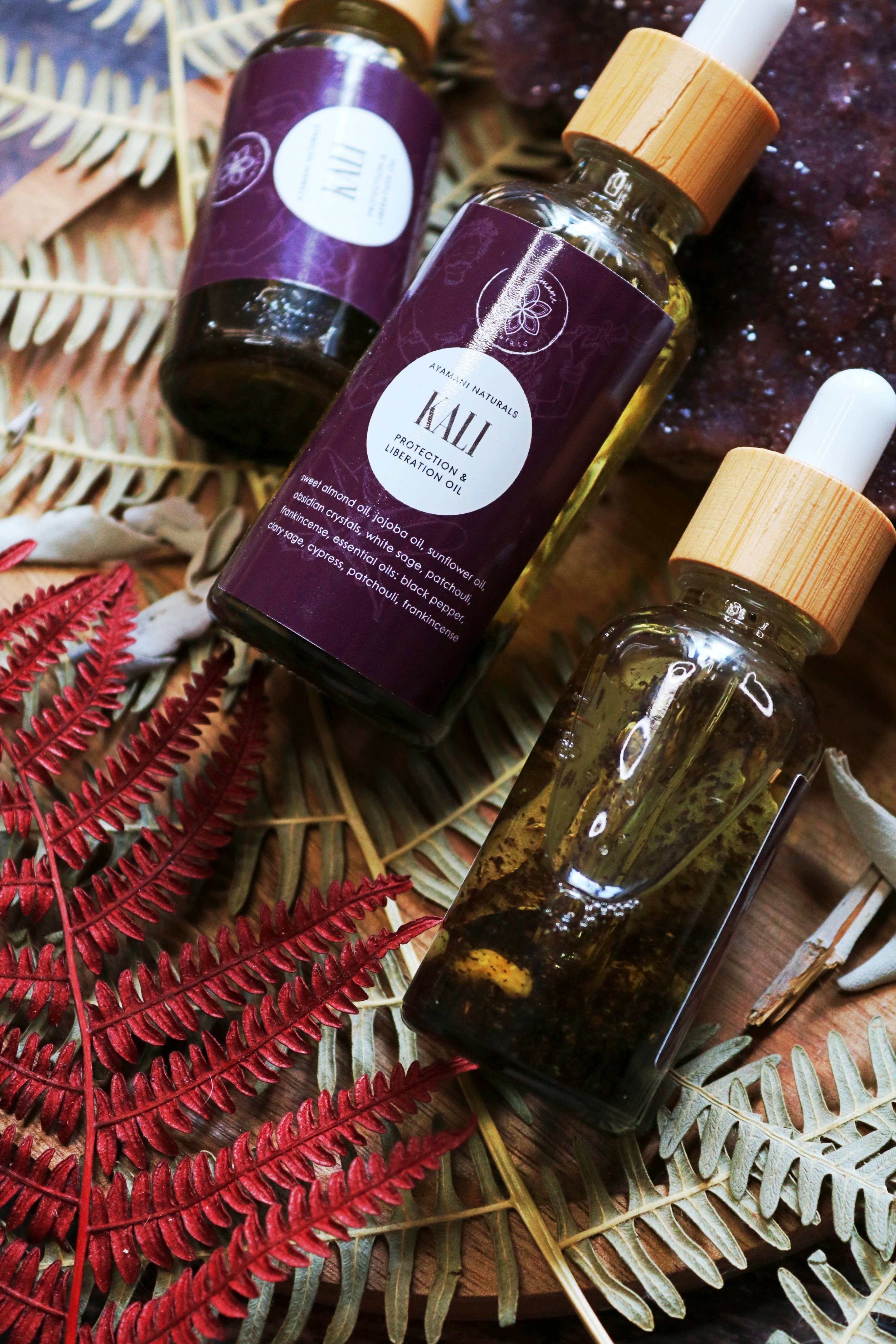 Ayamani Naturals - Vente Huile essentielle - Huile KALI | Huile rituelle et corporelle avec cristaux3