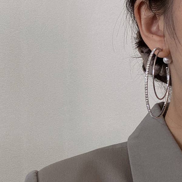 OURO Brincos de strass com pérolas geométricas irregulares originais para venda a revendedores na Faire2