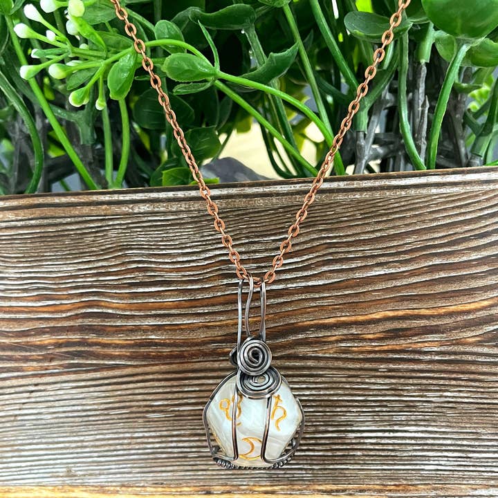 Handmade by Marlayna - Wholesale Halskettinghanger - Astrologische D12 dobbelstenen ketting, willekeurige kleur koperdraad omwikkeld