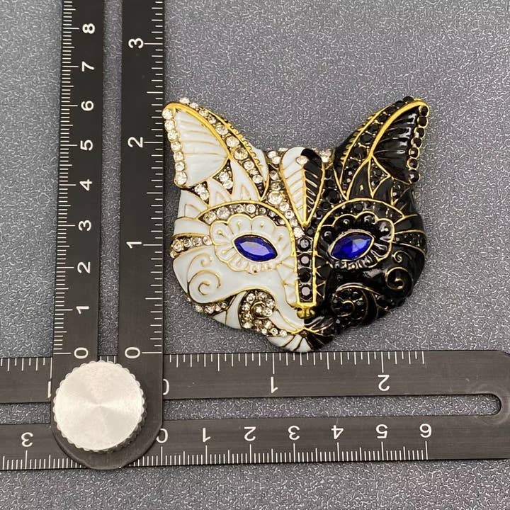 Mio Queena – wholesale Brosch – Rhinestone Emalj Kattmask Brosch4