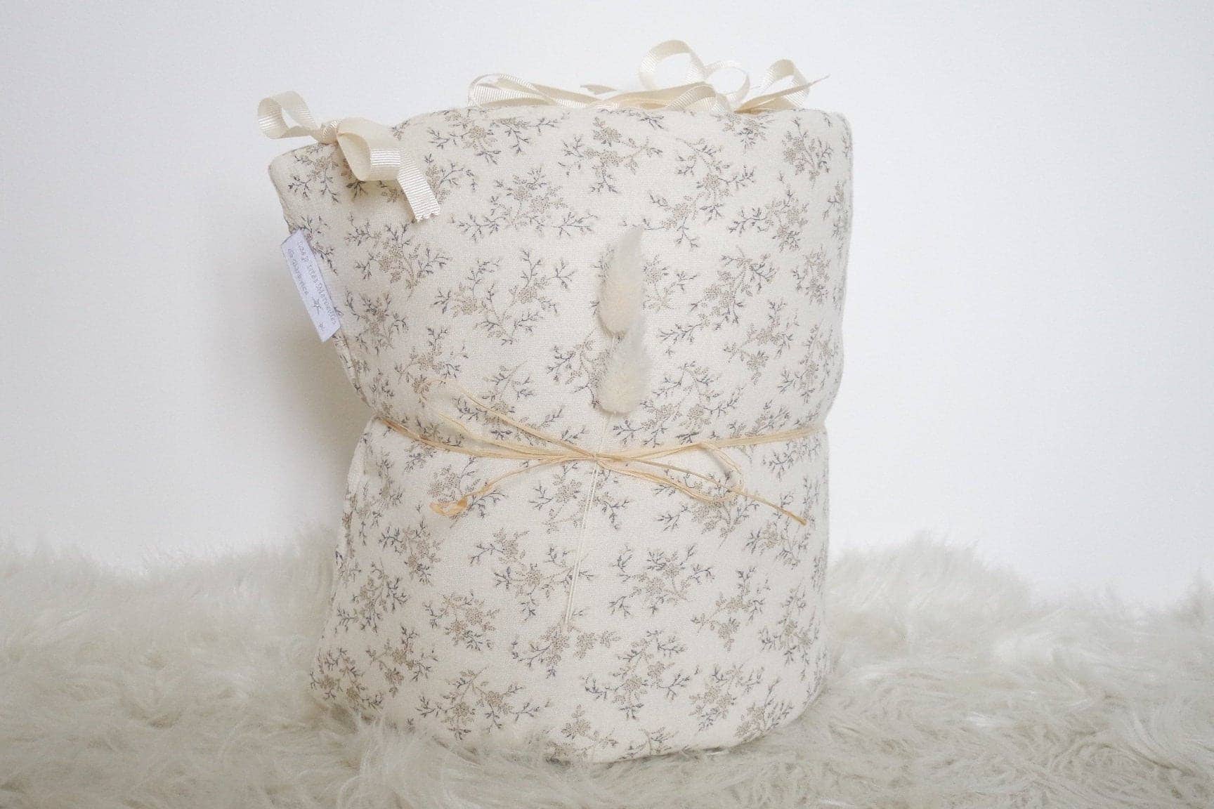Les p'tites Merveilles de Bérénice - Wholesale Bassinet - Baby - “Louison” bassinet in ecru organic cotton double gauze with beige flowers17