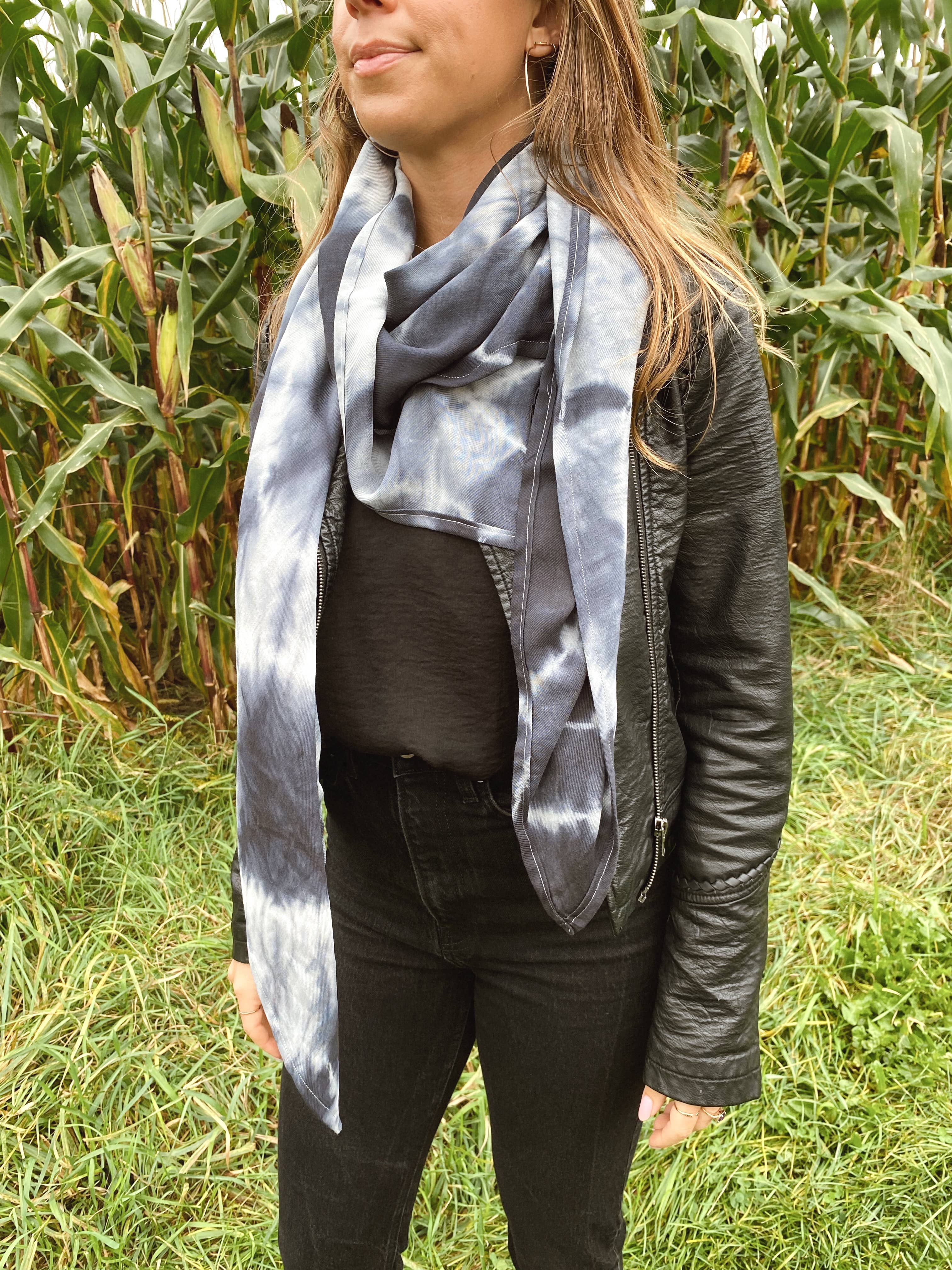 Explore Designs By Emelia Prince Ruyle - Vendita all'ingrosso Sciarpa - Donna - Sciarpa coperta in lana di seta Stellar tinta a mano2