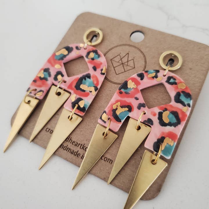 Kleurrijke Spike Statement-oorbellen met luipaard voor wholesale door Crown & Heart